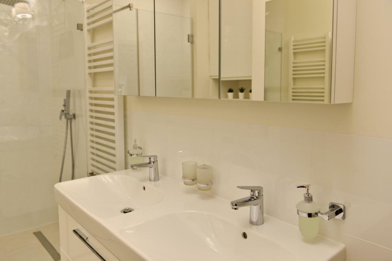 La Gioia Elegant Spacious Apartment คราคูฟ ภายนอก รูปภาพ
